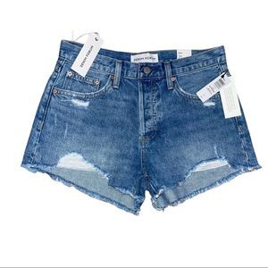 Denim Forum “The Ex Boyfriend Short”. Made with sustainable materials.
